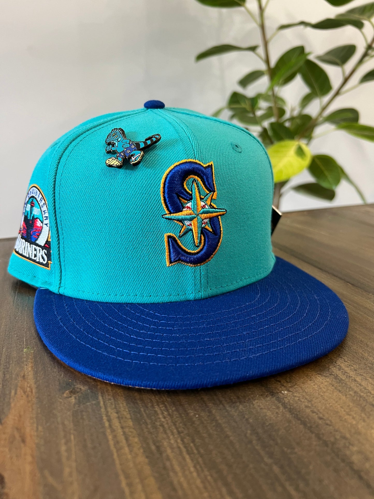 (7 1/2) Seattle Mariners Fitted Hat w/ pins