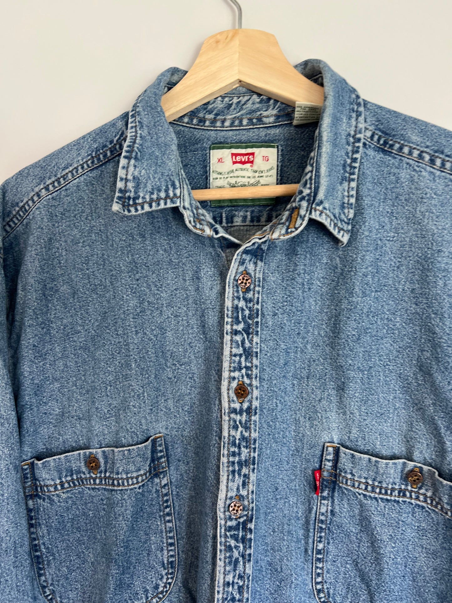 (XL) Vintage Levi’s button-up shirt