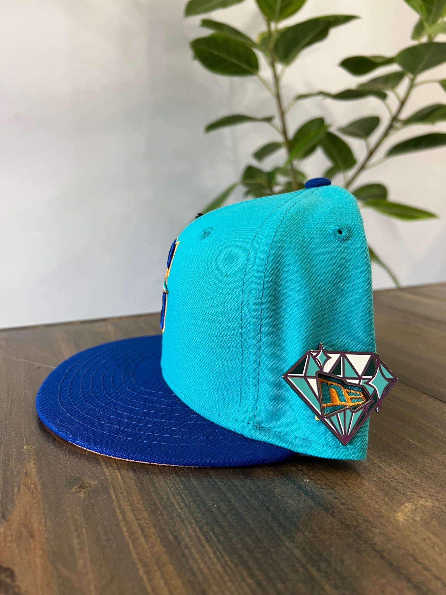 (7 1/2) Seattle Mariners Fitted Hat w/ pins