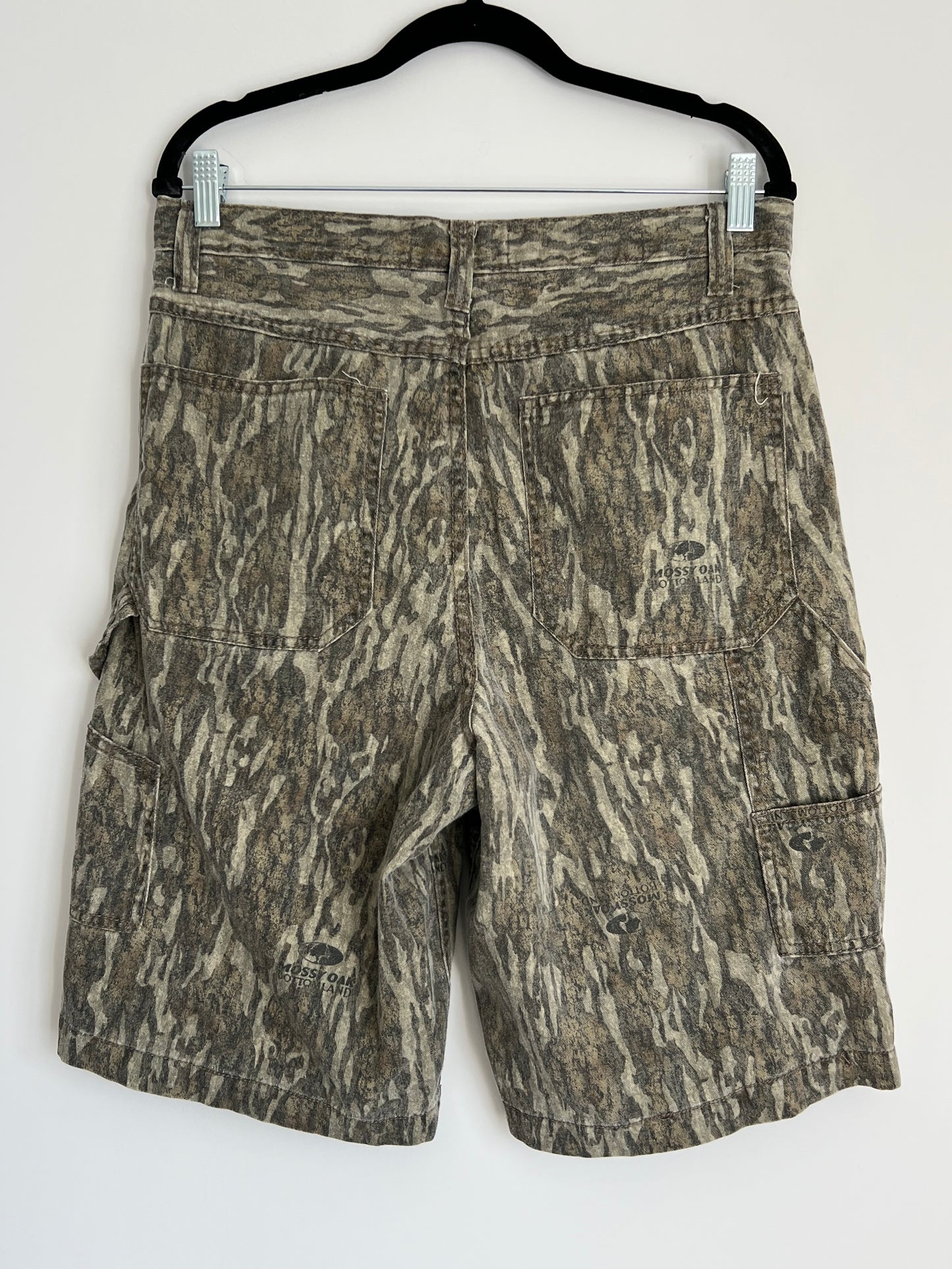 (32) Realtree Shorts