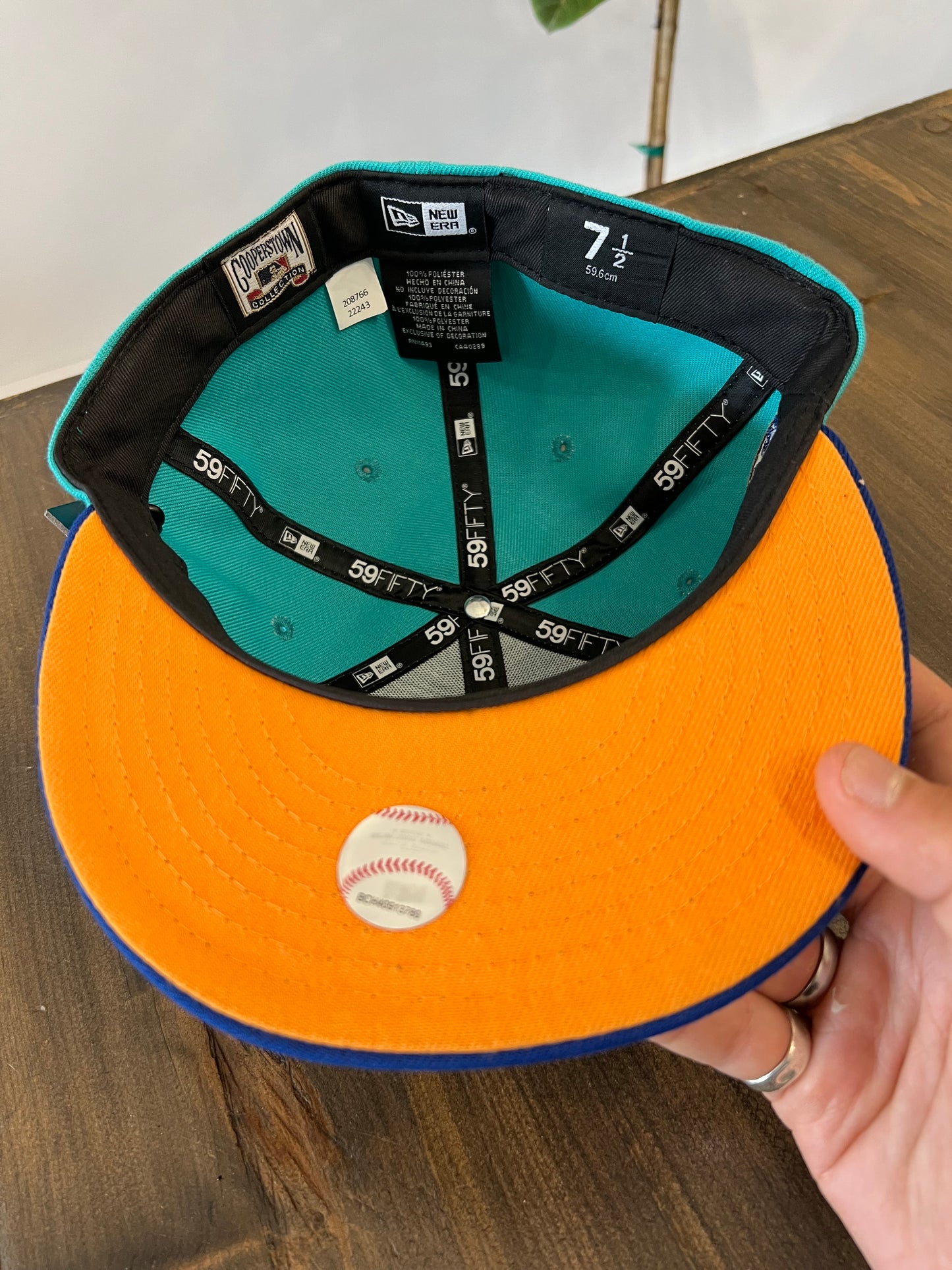 (7 1/2) Seattle Mariners Fitted Hat w/ pins