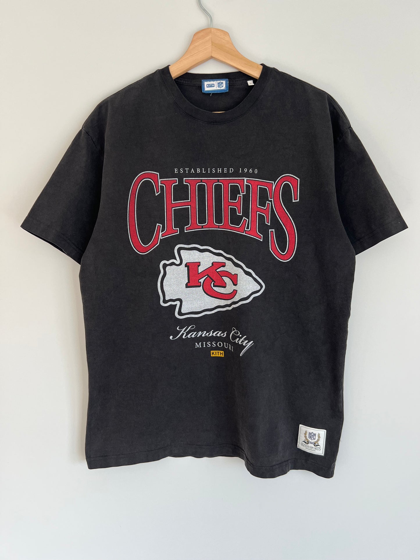 (L) Kith x NFL Chiefs T-Shirt