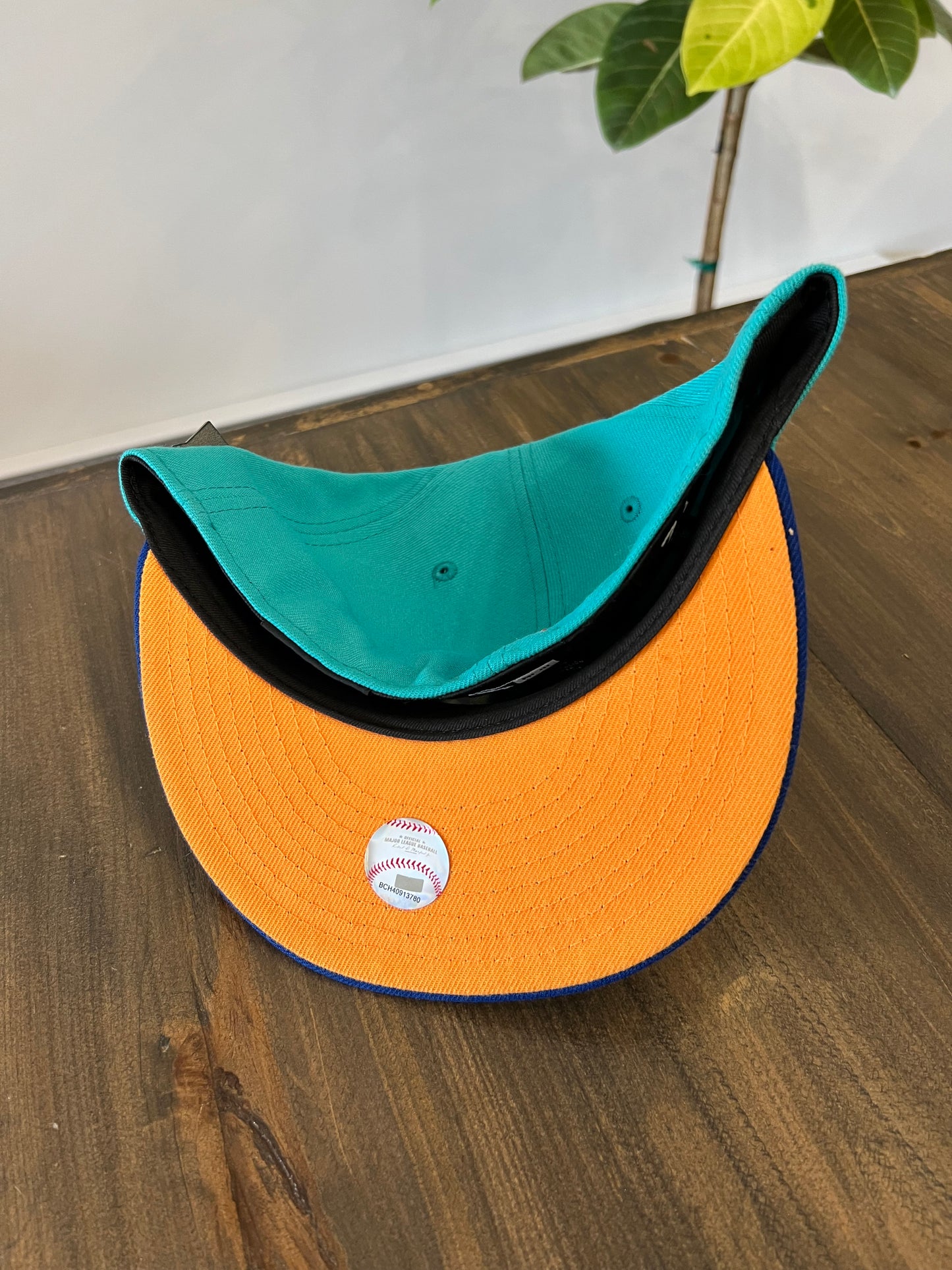 (7 1/2) Seattle Mariners Fitted Hat w/ pins