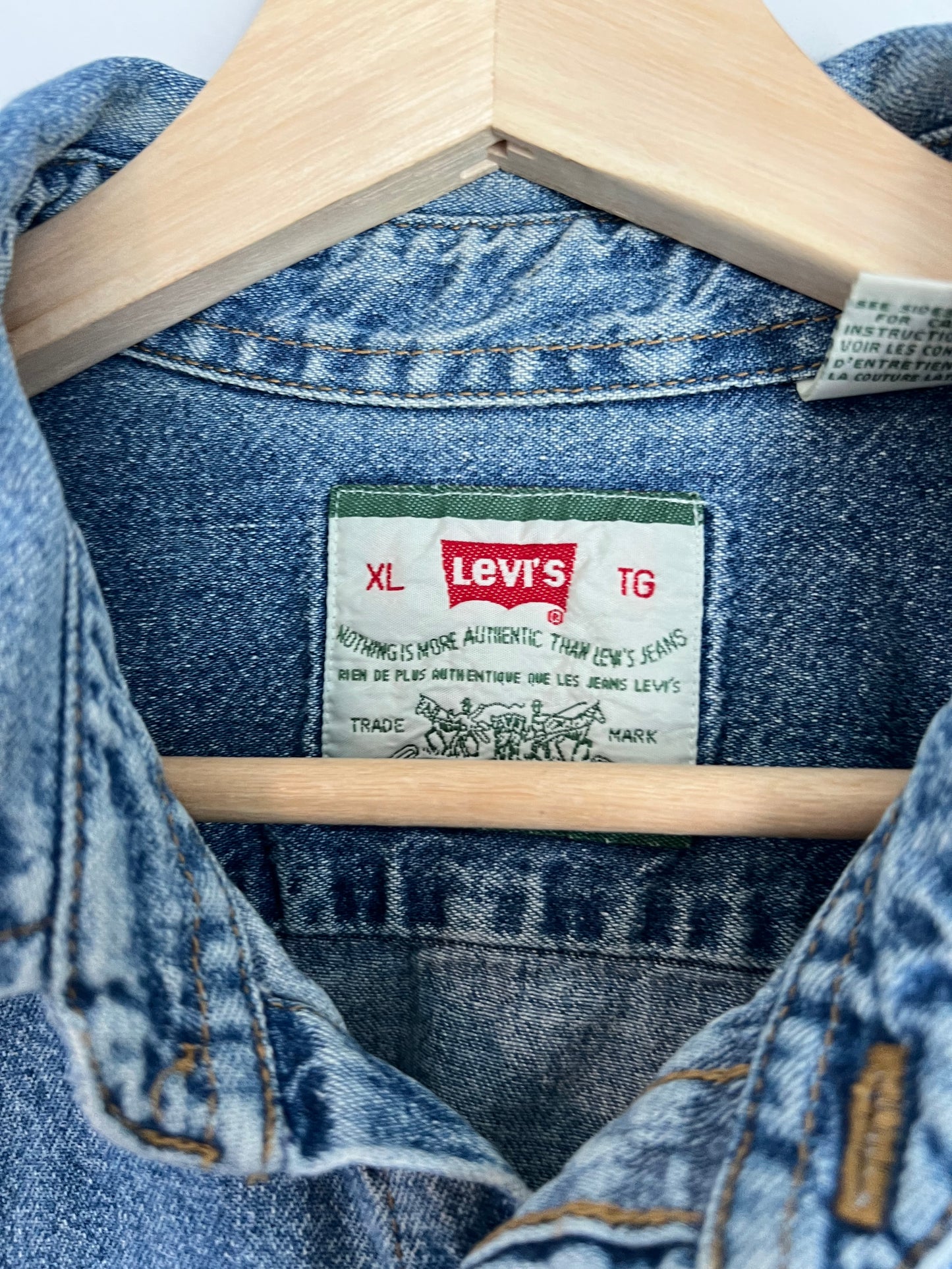 (XL) Vintage Levi’s button-up shirt