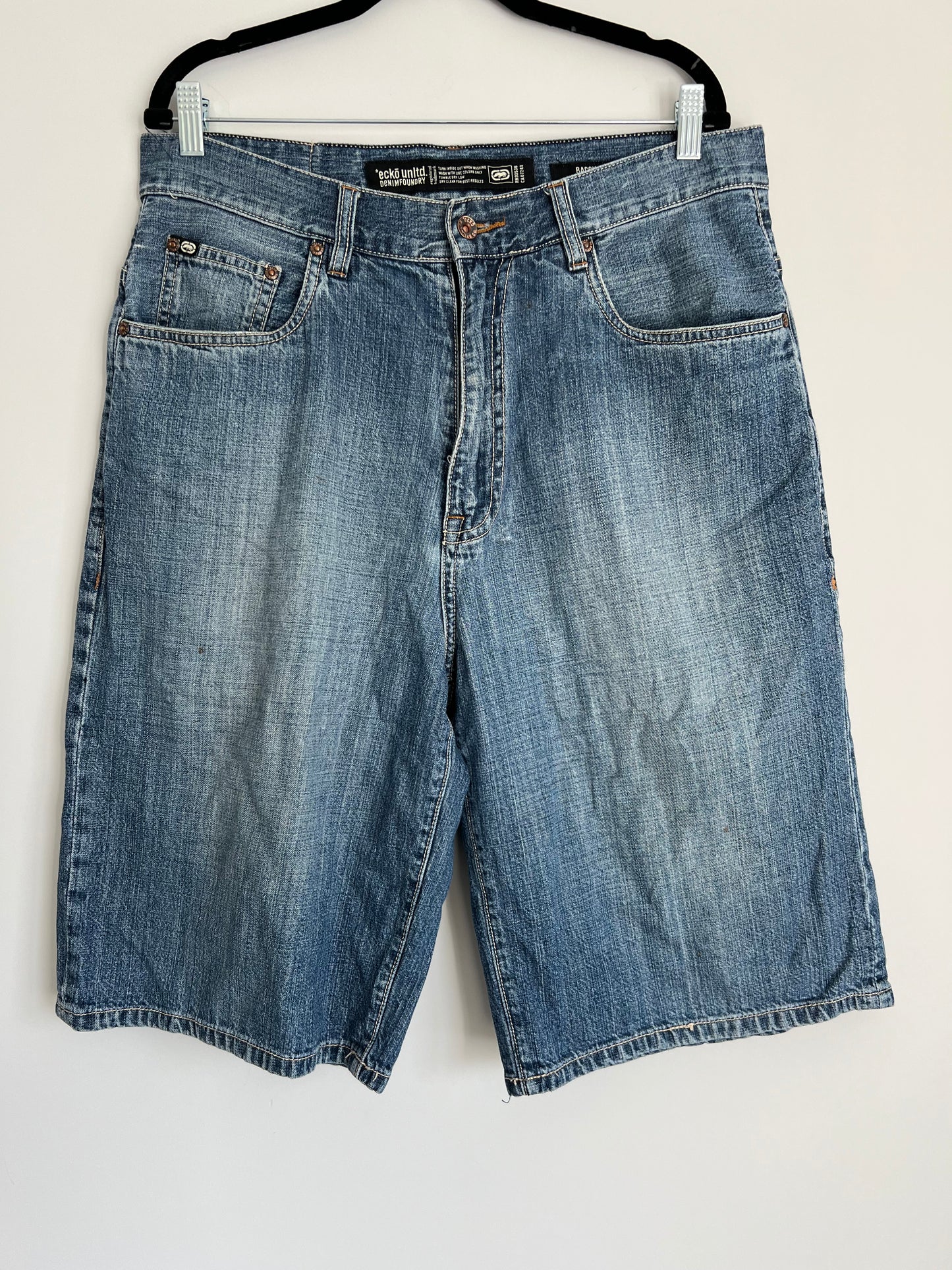 (34) Y2K Ecko Baggy Jorts