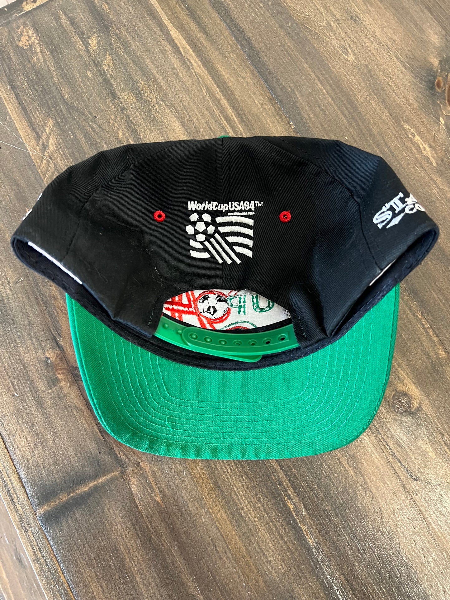 (O/S) 90s Logo Athletic World Cup Hat
