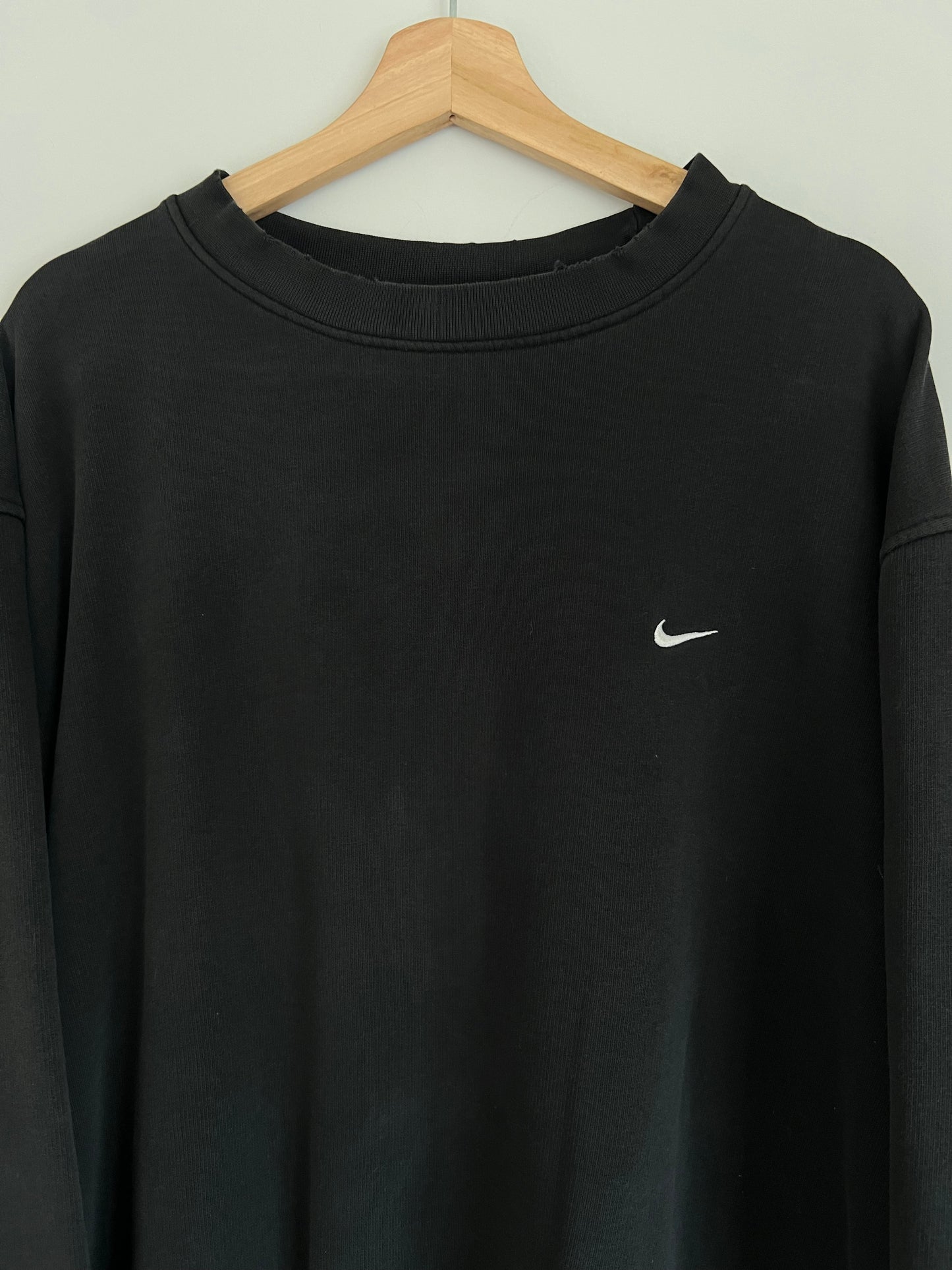 (XL) Y2K Nike Mini Swoosh Black Sweatshirt