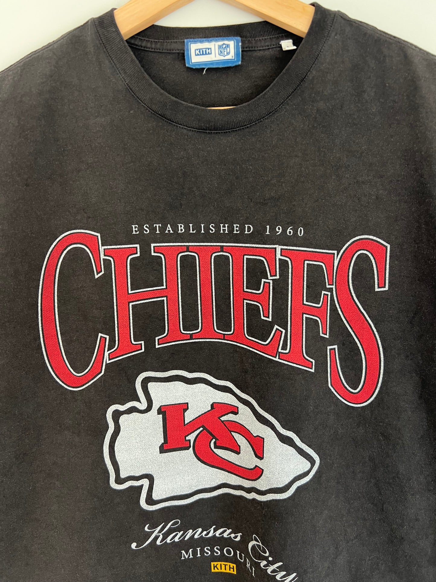 (L) Kith x NFL Chiefs T-Shirt