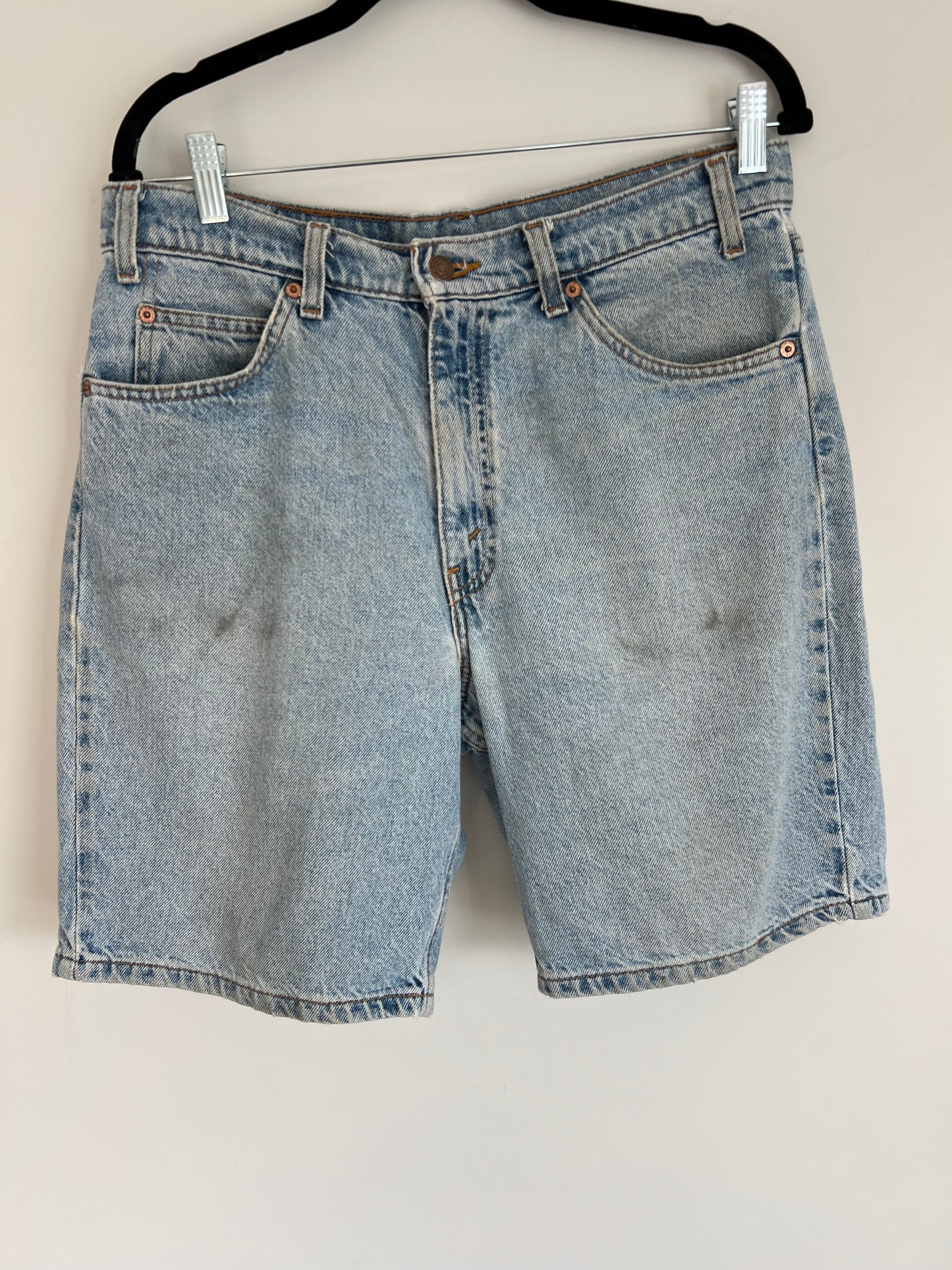 (33) Vintage Levi’s 550 Orange Tab Shorts